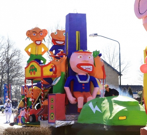Carnavalswagen Kermis 2011 - C.V. Ut Kumt Vaneges & C.V. Witte Gij't